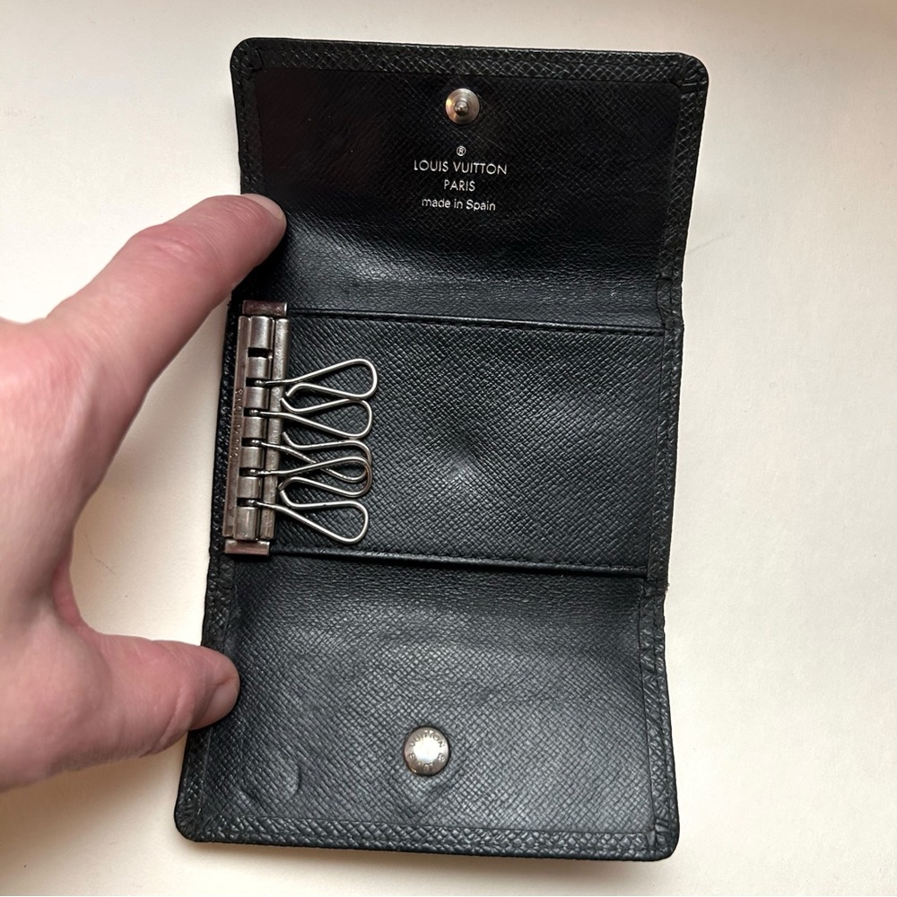 Louis Vuitton Multiclés 6 Key Holder Wallet in Black Taiga Leather EUC Authentic - Picture 5 of 12